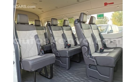 Nunua Imported Toyota Hiace Nyeupe Gari ndani ya Import - Dubai nchini Kati Kenya Nunua Imported Toyota Hiace Nyeupe Gari ndani ya Import - Dubai nchini Kati Kenya