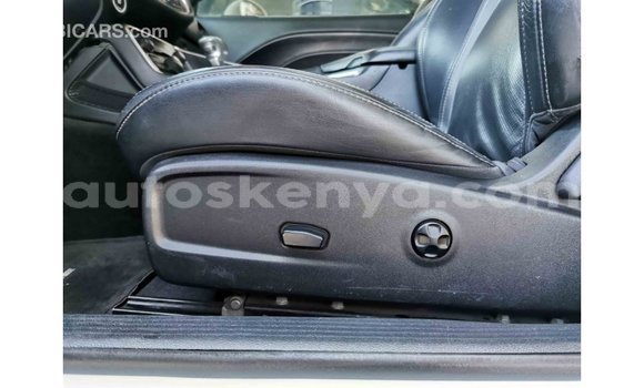 Nunua Imported Dodge Challenger Nyeupe Gari ndani ya Import - Dubai nchini Kati Kenya Nunua Imported Dodge Challenger Nyeupe Gari ndani ya Import - Dubai nchini Kati Kenya