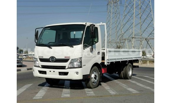 Imported Hino 300 Series White Netiree iti Import - Dubai keessatti Central Kenya keessatti