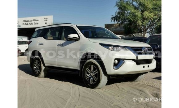 Imported Toyota Fortuner White Makiinaa iti Import - Dubai keessatti Central Kenya keessatti Imported Toyota Fortuner White Makiinaa iti Import - Dubai keessatti Central Kenya keessatti