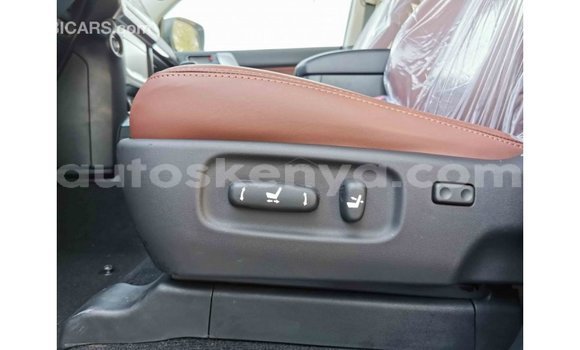 Imported Toyota Prado White Makiinaa iti Import - Dubai keessatti Central Kenya keessatti Imported Toyota Prado White Makiinaa iti Import - Dubai keessatti Central Kenya keessatti