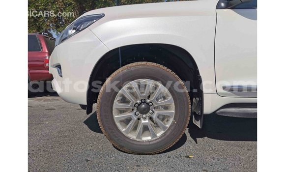 Imported Toyota Prado White Makiinaa iti Import - Dubai keessatti Central Kenya keessatti Imported Toyota Prado White Makiinaa iti Import - Dubai keessatti Central Kenya keessatti