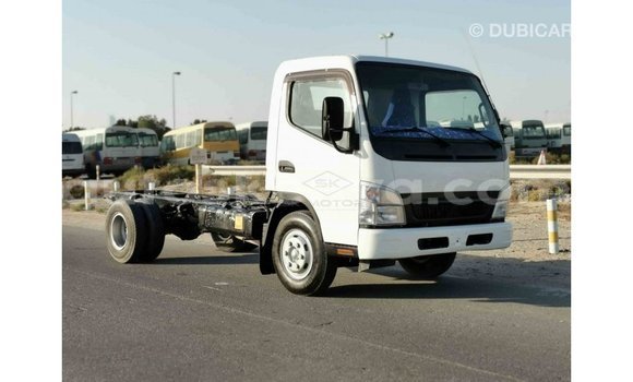 Imported Mitsubishi Fuso White Netiree iti Import - Dubai keessatti Central Kenya keessatti Imported Mitsubishi Fuso White Netiree iti Import - Dubai keessatti Central Kenya keessatti