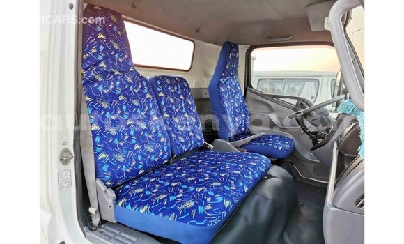 Imported Mitsubishi Fuso White Netiree iti Import - Dubai keessatti Central Kenya keessatti Imported Mitsubishi Fuso White Netiree iti Import - Dubai keessatti Central Kenya keessatti