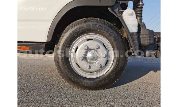 Imported Mitsubishi Fuso White Netiree iti Import - Dubai keessatti Central Kenya keessatti Imported Mitsubishi Fuso White Netiree iti Import - Dubai keessatti Central Kenya keessatti