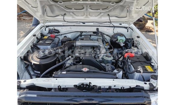 Imported Toyota Land Cruiser White Makiinaa iti Import - Dubai keessatti Central Kenya keessatti Imported Toyota Land Cruiser White Makiinaa iti Import - Dubai keessatti Central Kenya keessatti