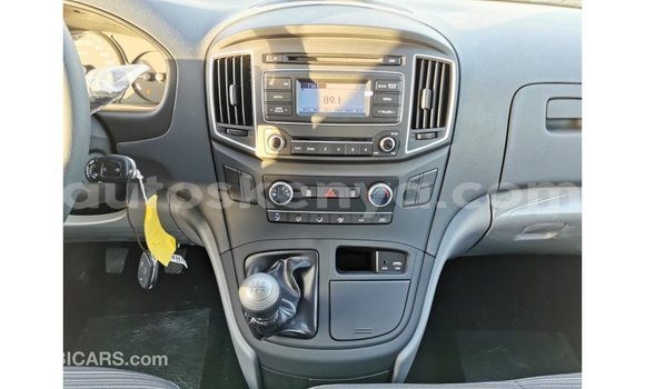 Buy Import Hyundai Cargo White Car in Import - Dubai in Central Kenya Buy Import Hyundai Cargo White Car in Import - Dubai in Central Kenya