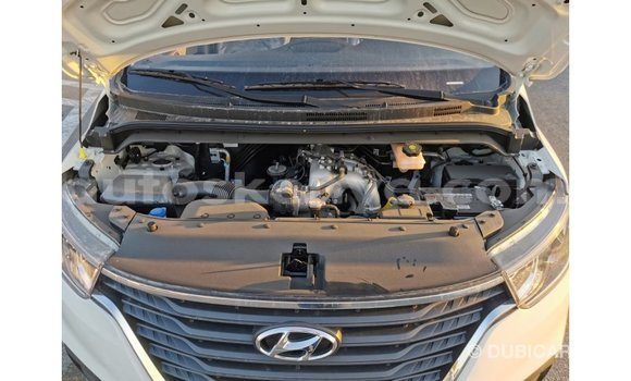 Imported Hyundai Chorus White Netiree iti Import - Dubai keessatti Central Kenya keessatti Imported Hyundai Chorus White Netiree iti Import - Dubai keessatti Central Kenya keessatti