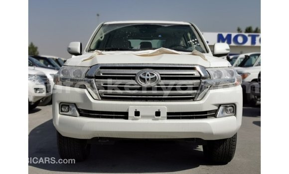 Buy Import Toyota Land Cruiser White Car in Import - Dubai in Central Kenya Buy Import Toyota Land Cruiser White Car in Import - Dubai in Central Kenya