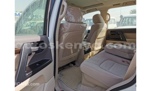 Buy Import Toyota Land Cruiser White Car in Import - Dubai in Central Kenya Buy Import Toyota Land Cruiser White Car in Import - Dubai in Central Kenya