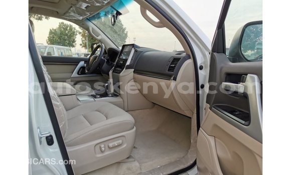 Buy Import Toyota Land Cruiser White Car in Import - Dubai in Central Kenya Buy Import Toyota Land Cruiser White Car in Import - Dubai in Central Kenya