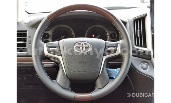 Nunua Imported Toyota Land Cruiser Nyeupe Gari ndani ya Import - Dubai nchini Kati Kenya Nunua Imported Toyota Land Cruiser Nyeupe Gari ndani ya Import - Dubai nchini Kati Kenya