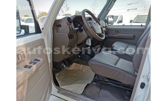 Nunua Imported Toyota Land Cruiser Nyeupe Gari ndani ya Import - Dubai nchini Kati Kenya Nunua Imported Toyota Land Cruiser Nyeupe Gari ndani ya Import - Dubai nchini Kati Kenya