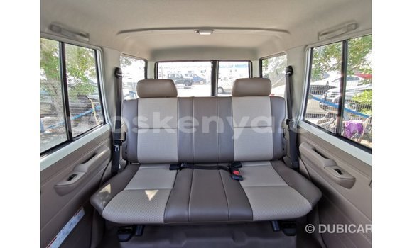 Nunua Imported Toyota Land Cruiser Nyeupe Gari ndani ya Import - Dubai nchini Kati Kenya Nunua Imported Toyota Land Cruiser Nyeupe Gari ndani ya Import - Dubai nchini Kati Kenya