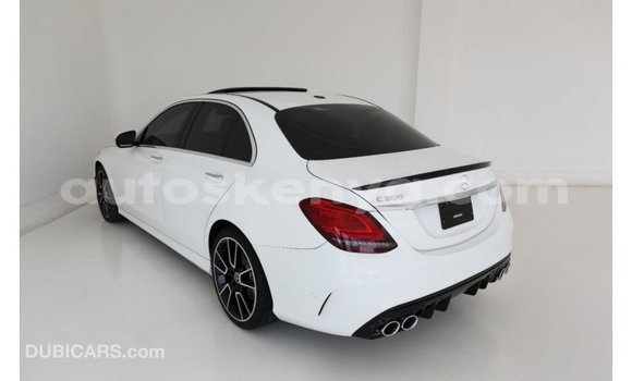 Imported Mercedes‒Benz 1117 White Netiree iti Import - Dubai keessatti Central Kenya keessatti Imported Mercedes‒Benz 1117 White Netiree iti Import - Dubai keessatti Central Kenya keessatti