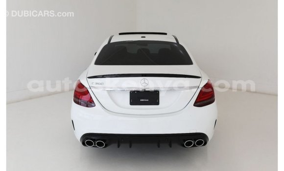 Imported Mercedes‒Benz 1117 White Netiree iti Import - Dubai keessatti Central Kenya keessatti Imported Mercedes‒Benz 1117 White Netiree iti Import - Dubai keessatti Central Kenya keessatti