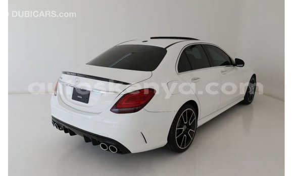 Imported Mercedes‒Benz 1117 White Netiree iti Import - Dubai keessatti Central Kenya keessatti Imported Mercedes‒Benz 1117 White Netiree iti Import - Dubai keessatti Central Kenya keessatti