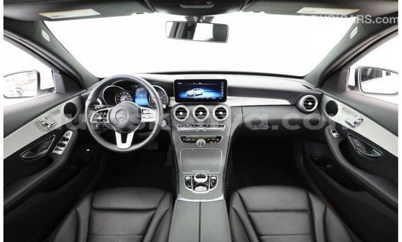 Imported Mercedes‒Benz 1117 White Netiree iti Import - Dubai keessatti Central Kenya keessatti Imported Mercedes‒Benz 1117 White Netiree iti Import - Dubai keessatti Central Kenya keessatti