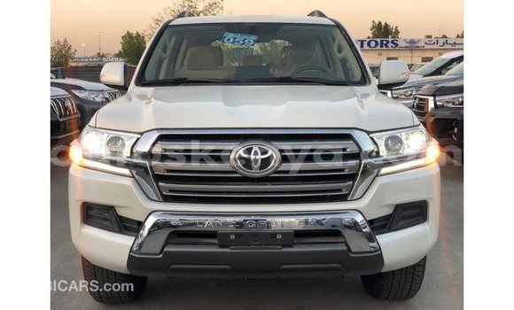 Nunua Imported Toyota Land Cruiser Nyeupe Gari ndani ya Import - Dubai nchini Kati Kenya Nunua Imported Toyota Land Cruiser Nyeupe Gari ndani ya Import - Dubai nchini Kati Kenya