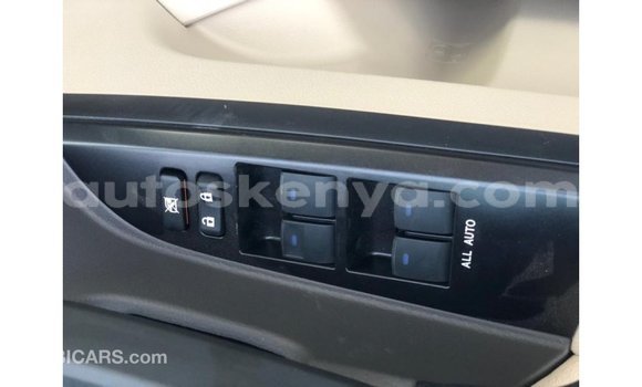Nunua Imported Toyota Land Cruiser Nyeupe Gari ndani ya Import - Dubai nchini Kati Kenya Nunua Imported Toyota Land Cruiser Nyeupe Gari ndani ya Import - Dubai nchini Kati Kenya