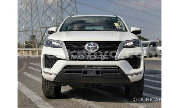 Nunua Imported Toyota Fortuner Nyeupe Gari ndani ya Import - Dubai nchini Kati Kenya Nunua Imported Toyota Fortuner Nyeupe Gari ndani ya Import - Dubai nchini Kati Kenya