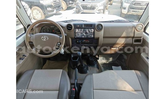 Nunua Imported Toyota Land Cruiser Nyeupe Gari ndani ya Import - Dubai nchini Kati Kenya Nunua Imported Toyota Land Cruiser Nyeupe Gari ndani ya Import - Dubai nchini Kati Kenya