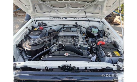 Nunua Imported Toyota Land Cruiser Nyeupe Gari ndani ya Import - Dubai nchini Kati Kenya Nunua Imported Toyota Land Cruiser Nyeupe Gari ndani ya Import - Dubai nchini Kati Kenya