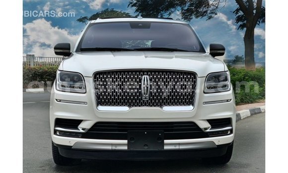 Imported Lincoln Navigator White Makiinaa iti Import - Dubai keessatti Central Kenya keessatti Imported Lincoln Navigator White Makiinaa iti Import - Dubai keessatti Central Kenya keessatti