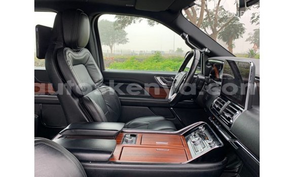Imported Lincoln Navigator White Makiinaa iti Import - Dubai keessatti Central Kenya keessatti Imported Lincoln Navigator White Makiinaa iti Import - Dubai keessatti Central Kenya keessatti