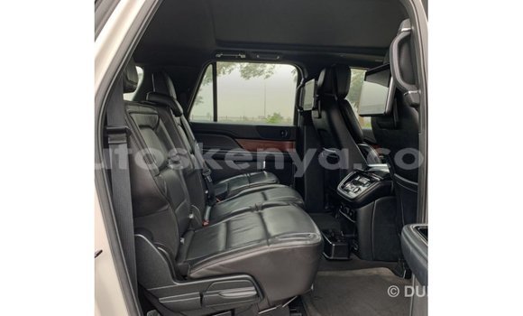Imported Lincoln Navigator White Makiinaa iti Import - Dubai keessatti Central Kenya keessatti Imported Lincoln Navigator White Makiinaa iti Import - Dubai keessatti Central Kenya keessatti