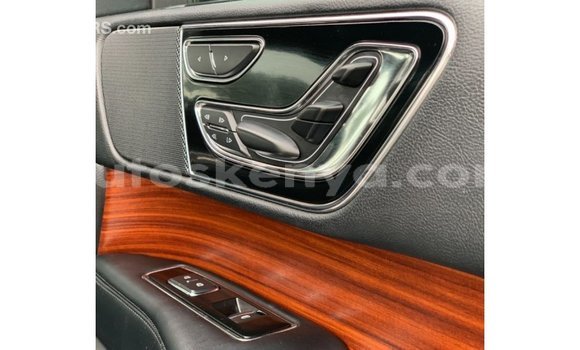 Imported Lincoln Navigator White Makiinaa iti Import - Dubai keessatti Central Kenya keessatti Imported Lincoln Navigator White Makiinaa iti Import - Dubai keessatti Central Kenya keessatti