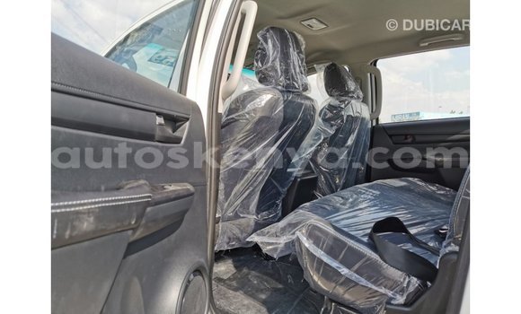 Imported Toyota Hilux White Makiinaa iti Import - Dubai keessatti Central Kenya keessatti Imported Toyota Hilux White Makiinaa iti Import - Dubai keessatti Central Kenya keessatti