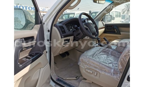 Nunua Imported Toyota Land Cruiser Nyeupe Gari ndani ya Import - Dubai nchini Kati Kenya Nunua Imported Toyota Land Cruiser Nyeupe Gari ndani ya Import - Dubai nchini Kati Kenya