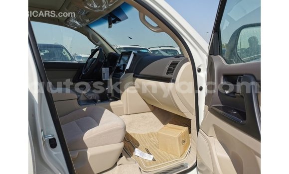 Nunua Imported Toyota Land Cruiser Nyeupe Gari ndani ya Import - Dubai nchini Kati Kenya Nunua Imported Toyota Land Cruiser Nyeupe Gari ndani ya Import - Dubai nchini Kati Kenya