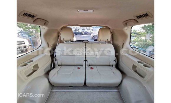 Imported Toyota Land Cruiser White Makiinaa iti Import - Dubai keessatti Central Kenya keessatti Imported Toyota Land Cruiser White Makiinaa iti Import - Dubai keessatti Central Kenya keessatti