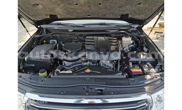 Nunua Imported Toyota Land Cruiser Nyeusi Gari ndani ya Import - Dubai nchini Kati Kenya Nunua Imported Toyota Land Cruiser Nyeusi Gari ndani ya Import - Dubai nchini Kati Kenya
