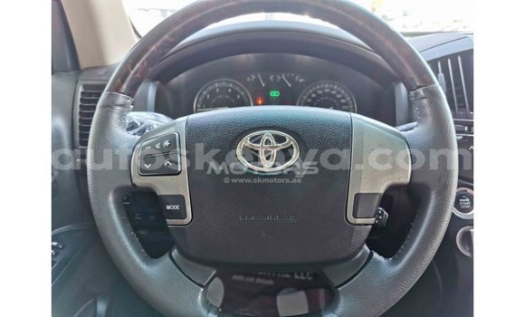 Buy Import Toyota Land Cruiser White Car in Import - Dubai in Central Kenya Buy Import Toyota Land Cruiser White Car in Import - Dubai in Central Kenya