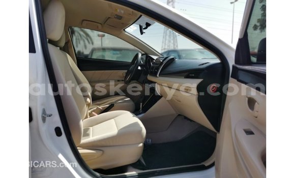 Nunua Imported Toyota Yaris Nyeupe Gari ndani ya Import - Dubai nchini Kati Kenya Nunua Imported Toyota Yaris Nyeupe Gari ndani ya Import - Dubai nchini Kati Kenya