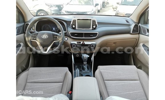 Imported Hyundai Tucson White Makiinaa iti Import - Dubai keessatti Central Kenya keessatti Imported Hyundai Tucson White Makiinaa iti Import - Dubai keessatti Central Kenya keessatti