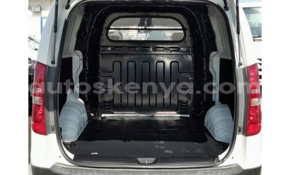 Buy Import Hyundai Chorus White Truck in Import - Dubai in Central Kenya Buy Import Hyundai Chorus White Truck in Import - Dubai in Central Kenya