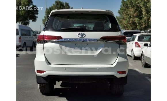 Nunua Imported Toyota Fortuner Nyeupe Gari ndani ya Import - Dubai nchini Kati Kenya Nunua Imported Toyota Fortuner Nyeupe Gari ndani ya Import - Dubai nchini Kati Kenya