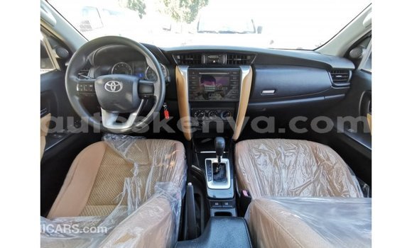 Nunua Imported Toyota Fortuner Nyeupe Gari ndani ya Import - Dubai nchini Kati Kenya Nunua Imported Toyota Fortuner Nyeupe Gari ndani ya Import - Dubai nchini Kati Kenya