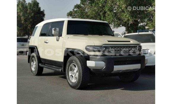 Buy Import Toyota FJ Cruiser Beige Car in Import - Dubai in Central Kenya Buy Import Toyota FJ Cruiser Beige Car in Import - Dubai in Central Kenya