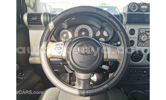 Buy Import Toyota FJ Cruiser Beige Car in Import - Dubai in Central Kenya Buy Import Toyota FJ Cruiser Beige Car in Import - Dubai in Central Kenya