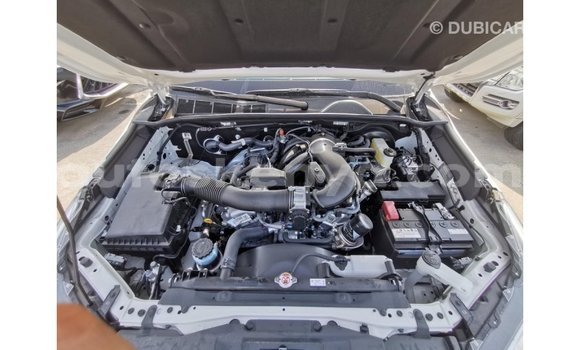 Imported Toyota Hilux White Makiinaa iti Import - Dubai keessatti Central Kenya keessatti Imported Toyota Hilux White Makiinaa iti Import - Dubai keessatti Central Kenya keessatti