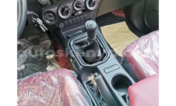 Imported Toyota Hilux White Makiinaa iti Import - Dubai keessatti Central Kenya keessatti Imported Toyota Hilux White Makiinaa iti Import - Dubai keessatti Central Kenya keessatti