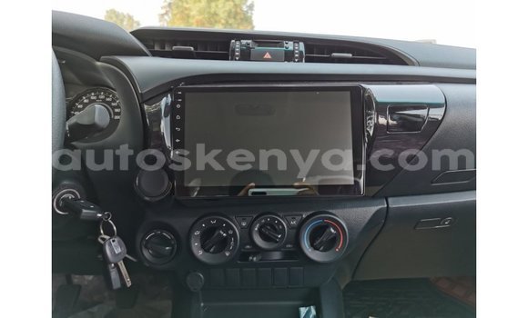Imported Toyota Hilux White Makiinaa iti Import - Dubai keessatti Central Kenya keessatti Imported Toyota Hilux White Makiinaa iti Import - Dubai keessatti Central Kenya keessatti