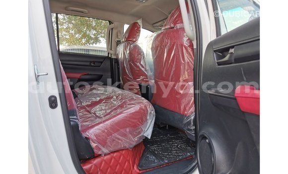 Imported Toyota Hilux White Makiinaa iti Import - Dubai keessatti Central Kenya keessatti Imported Toyota Hilux White Makiinaa iti Import - Dubai keessatti Central Kenya keessatti