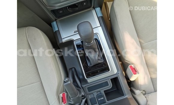 Imported Toyota Prado White Makiinaa iti Import - Dubai keessatti Central Kenya keessatti Imported Toyota Prado White Makiinaa iti Import - Dubai keessatti Central Kenya keessatti