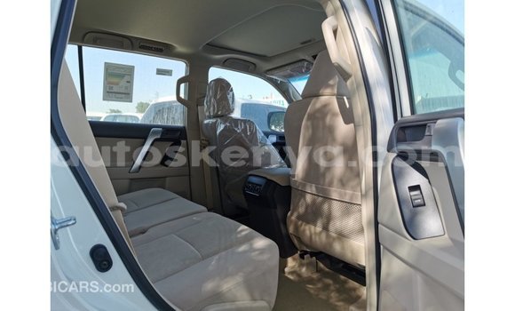 Imported Toyota Prado White Makiinaa iti Import - Dubai keessatti Central Kenya keessatti Imported Toyota Prado White Makiinaa iti Import - Dubai keessatti Central Kenya keessatti
